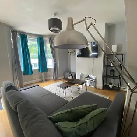 Medway Getaway - 3 Bed Home With Luxury Bathroom Chatham  Exterior photo