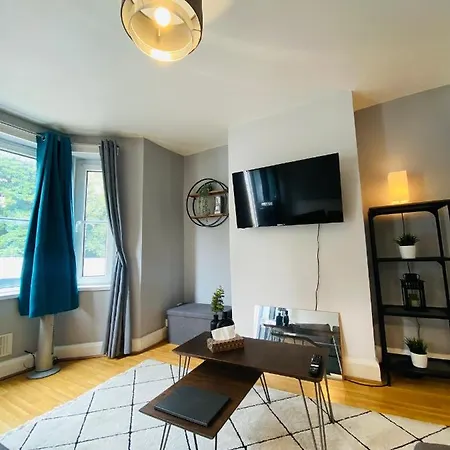 Medway Getaway - 3 Bed Home With Luxury Bathroom Chatham  Exterior photo