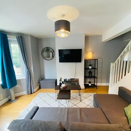 Medway Getaway - 3 Bed Home With Luxury Bathroom Chatham  Exterior photo