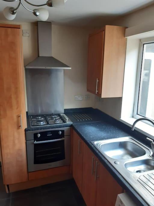 Medway Getaway - 3 Bed With Luxury Bathroom Apartment