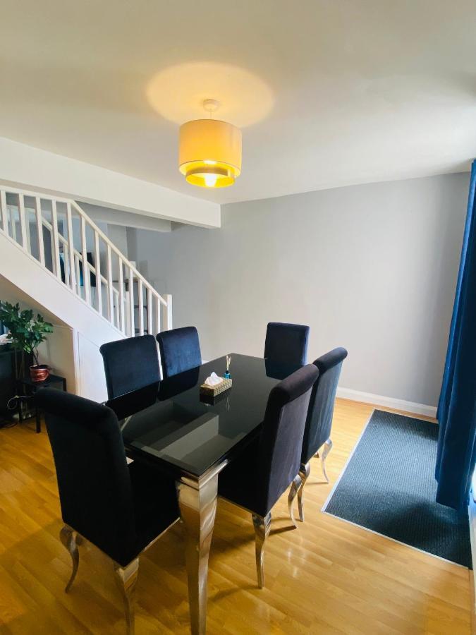 Medway Getaway - 3 Bed With Luxury Bathroom Apartment Chatham (Kent)