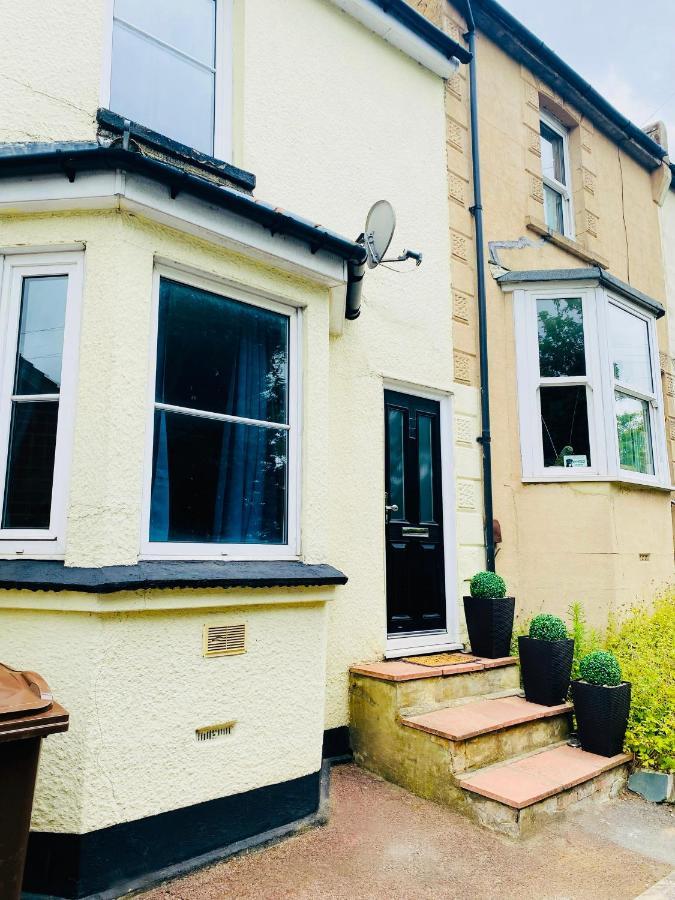 Apartment Medway Getaway - 3 Bed With Luxury Bathroom Chatham (Kent)