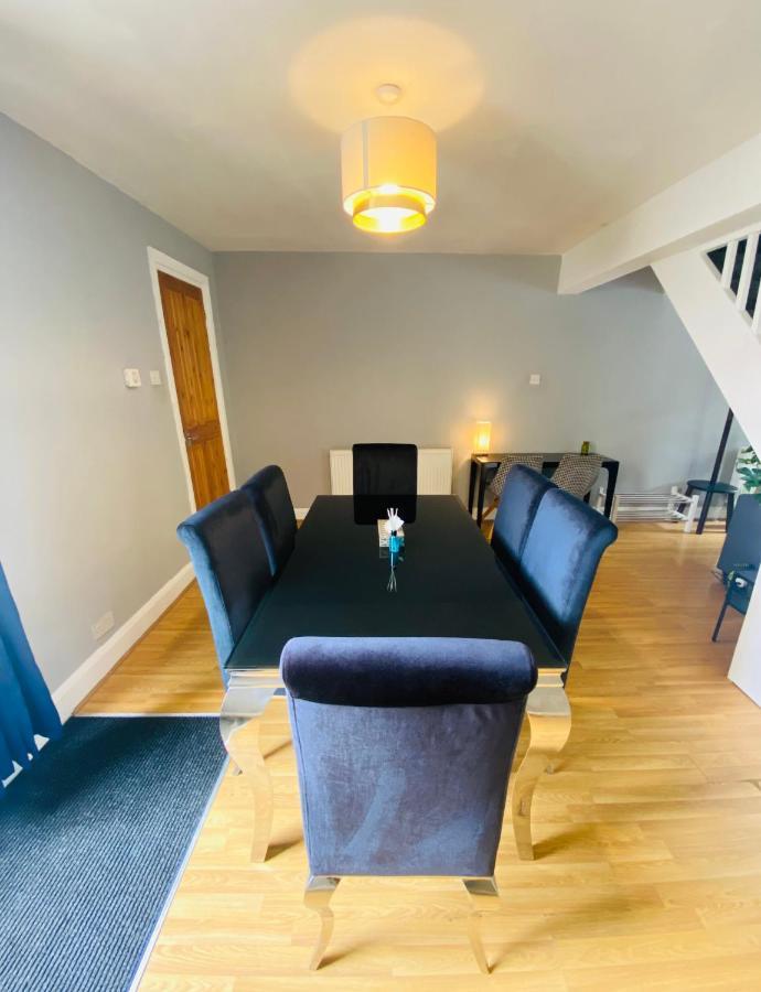 Medway Getaway - 3 Bed With Luxury Bathroom *