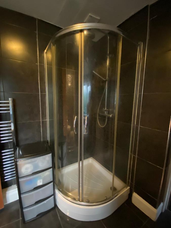 Medway Getaway - 3 Bed With Luxury Bathroom *