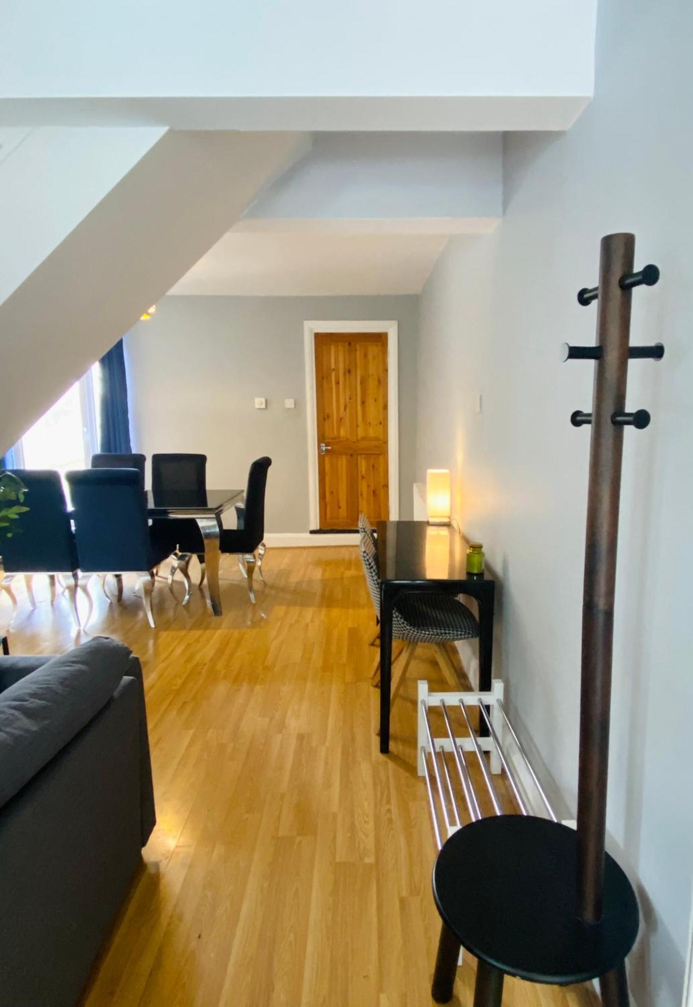 Medway Getaway - 3 Bed With Luxury Bathroom Apartment